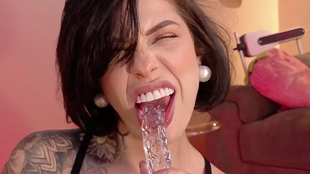 Hannah Borbon online show from 11.03.25