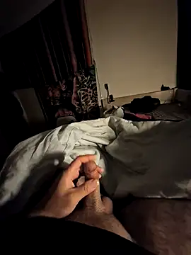 Snapshot of PinkedCocktail chatting on 12.21.25 PinkedCocktail online show from 12.21.25