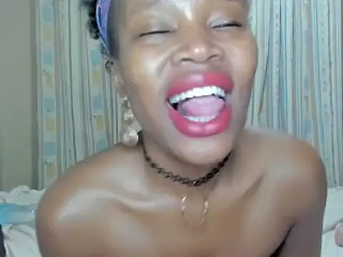 Snapshot of AfricanSquirtingQueen chatting on 09.18.25 AfricanSquirtingQueen online show from 09.18.25