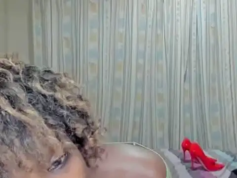 Snapshot of AfricanSquirtingQueen chatting on 10.12.25 AfricanSquirtingQueen online show from 10.12.25