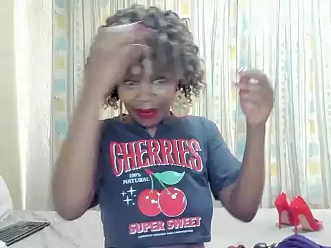 Snapshot of AfricanSquirtingQueen chatting on 10.19.25 AfricanSquirtingQueen online show from 10.19.25