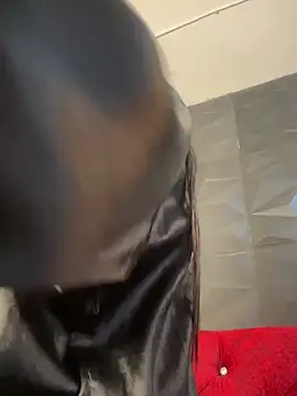 Snapshot of Ema_azel chatting on 12.20.24 Ema azel online show from 12.20.24