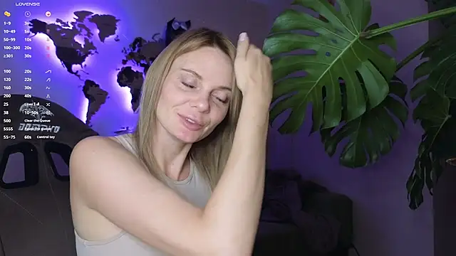 Snapshot of Sam_Klaus chatting on 10.11.25 Sam Klaus online show from 10.11.25