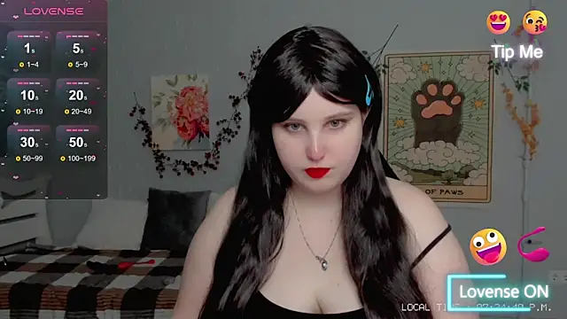 Snapshot of Crystal_Chris chatting on 09.15.25 Crystal Chris online show from 09.15.25