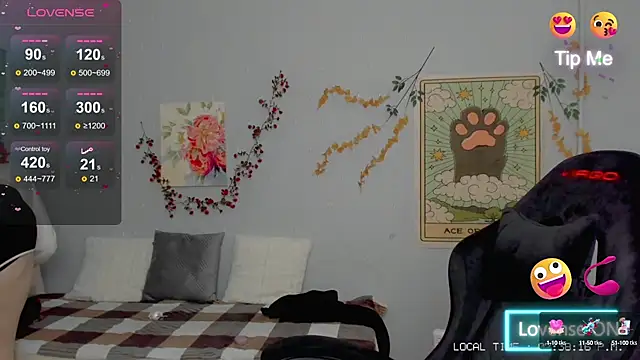 Snapshot of Crystal_Chris chatting on 09.30.25 Crystal Chris online show from 09.30.25