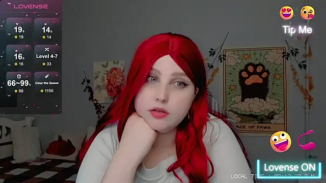 Snapshot of Crystal_Chris chatting on 10.28.25 Crystal Chris online show from 10.28.25