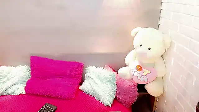 Snapshot of Daniela_Pink_ chatting on 10.31.25 Daniela Pink online show from 10.31.25