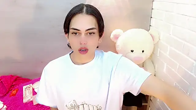 Snapshot of Daniela_Pink_ chatting on 11.05.25 Daniela Pink online show from 11.05.25