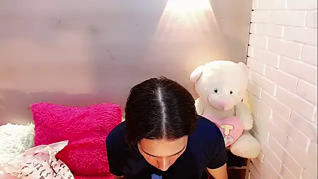 Snapshot of Daniela_Pink_ chatting on 12.19.25 Daniela Pink online show from 12.19.25