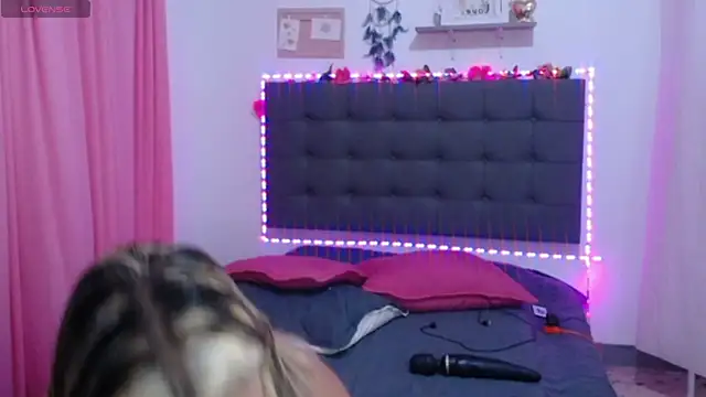 LenaDIaz online show from 10.30.25