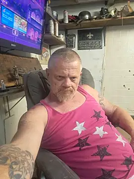 Snapshot of MagicAdmiralty5 chatting on 10.04.25 MagicAdmiralty5 online show from 10.04.25