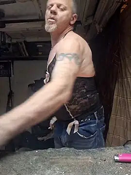 Snapshot of MagicAdmiralty5 chatting on 12.14.25 MagicAdmiralty5 online show from 12.14.25