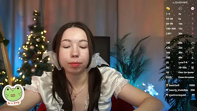 Snapshot of Sarah_Son chatting on 12.24.24 Sarah Son online show from 12.24.24