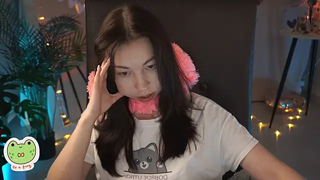 Snapshot of Sarah_Son chatting on 02.16.25 Sarah Son online show from 02.16.25