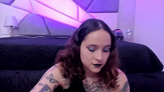 Snapshot of AnnyThompson_ chatting on 02.14.25 AnnyThompson online show from 02.14.25