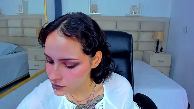 Snapshot of AnnyThompson_ chatting on 09.26.25 AnnyThompson online show from 09.26.25