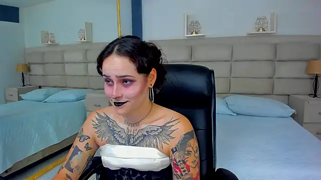 AnnyThompson  online show from 10.31.25