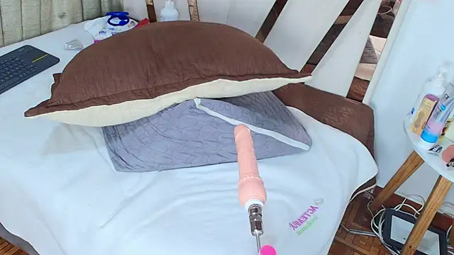 Snapshot of Zoe_Curvy chatting on 09.25.25 Zoe Curvy online show from 09.25.25