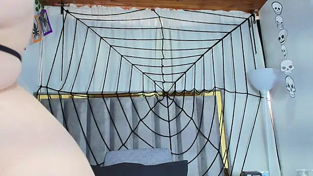 Snapshot of Zoe_Curvy chatting on 10.08.25 Zoe Curvy online show from 10.08.25