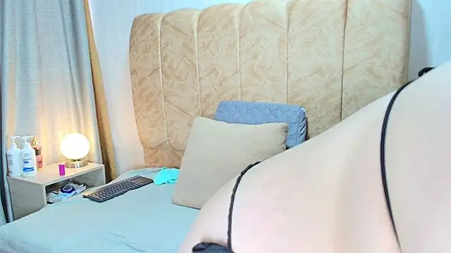 Zoe Curvy online show from 11.22.25