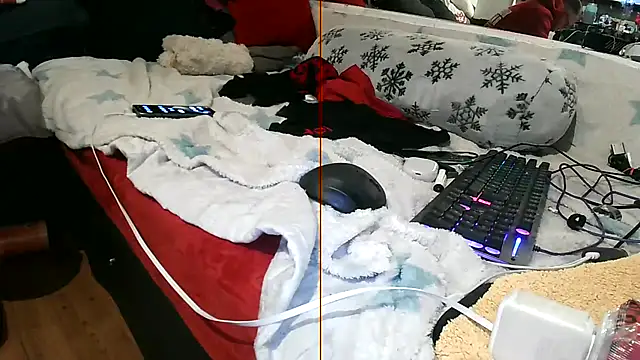Snapshot of lukasdie chatting on 05.17.26 lukasdie online show from 05.17.26