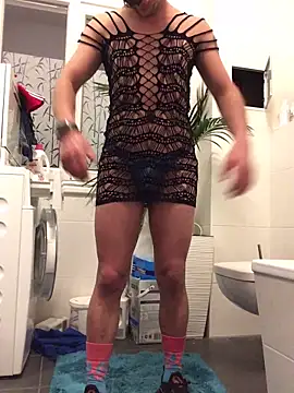 Snapshot of Kiss_me2507 chatting on 12.24.24 Kiss me2507 online show from 12.24.24