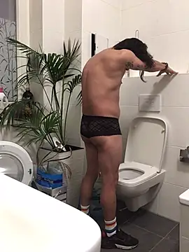 Snapshot of Kiss_me2507 chatting on 12.31.24 Kiss me2507 online show from 12.31.24