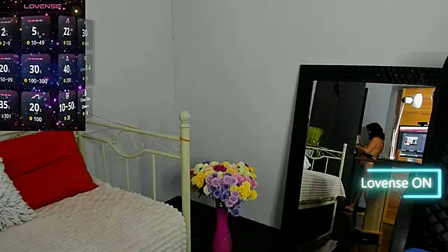 Julia Dean online show from 11.08.25