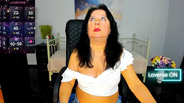 Snapshot of Julia_Dean chatting on 05.15.26 Julia Dean online show from 05.15.26