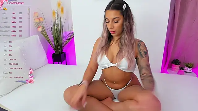 Snapshot of Brianna_Wilson chatting on 12.04.24 Brianna Wilson online show from 12.04.24