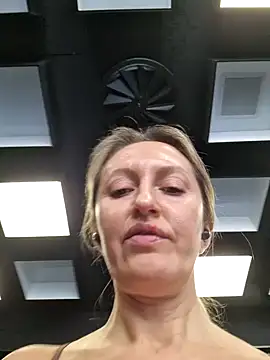 Miss    Mia  online show from 01.26.25