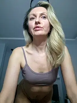 Miss    Mia  online show from 03.05.25