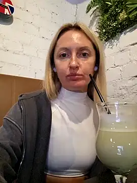 Miss    Mia  online show from 10.02.25