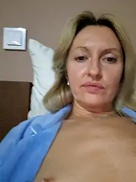 Miss    Mia  online show from 10.11.25