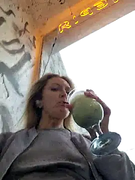 Miss    Mia  online show from 10.13.25