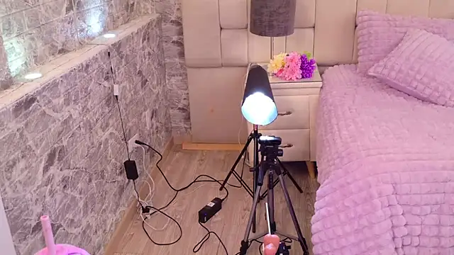 Snapshot of ZendayaGrey chatting on 10.17.25 ZendayaGrey online show from 10.17.25
