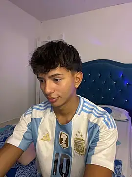 Leonarrrd 01 online show from 10.11.25