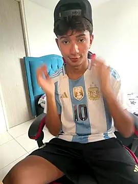 Leonarrrd 01 online show from 12.17.25