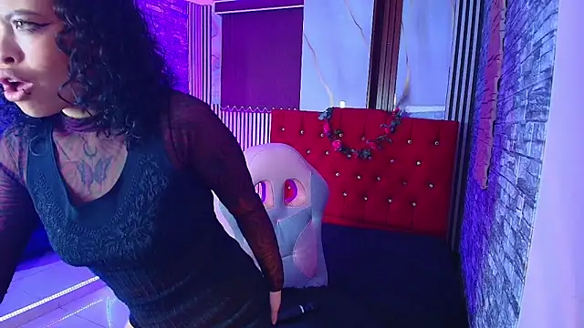 miahernadez303av online show from 11.06.25