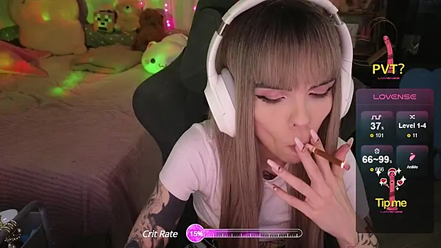 Snapshot of Kerry_Kirk chatting on 03.10.25 Kerry Kirk online show from 03.10.25