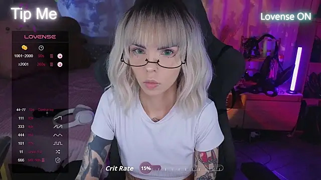 Snapshot of Kerry_Kirk chatting on 10.07.25 Kerry Kirk online show from 10.07.25