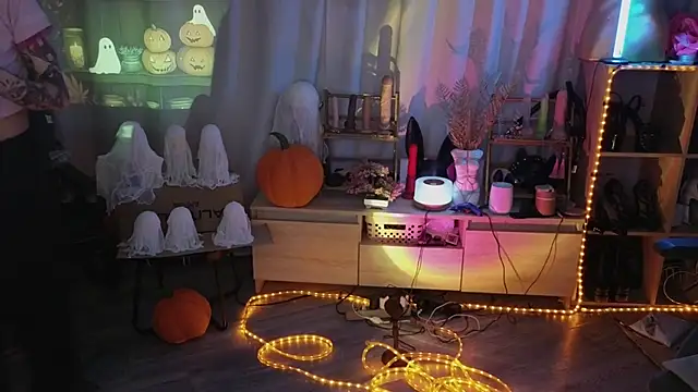 Snapshot of Kerry_Kirk chatting on 10.23.25 Kerry Kirk online show from 10.23.25