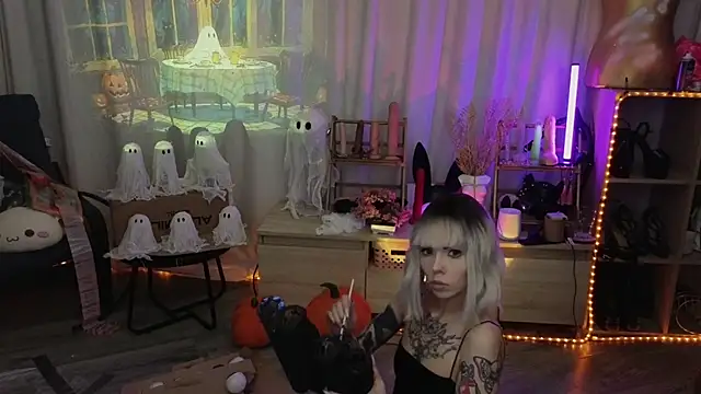 Snapshot of Kerry_Kirk chatting on 10.24.25 Kerry Kirk online show from 10.24.25