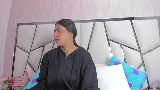  aurora18  online show from 04.20.26