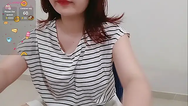 Snapshot of Milajinxi chatting on 12.18.25 Milajinxi online show from 12.18.25