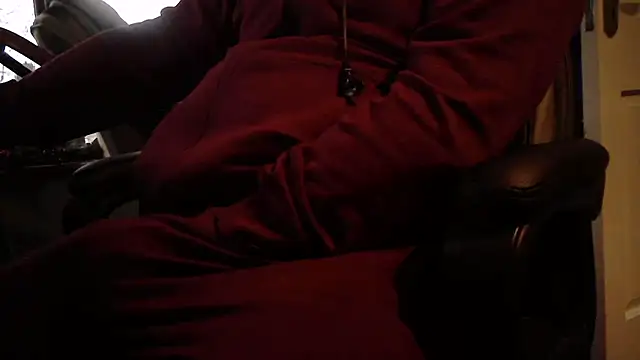 Snapshot of IrishCock30 chatting on 12.18.25 IrishCock30 online show from 12.18.25