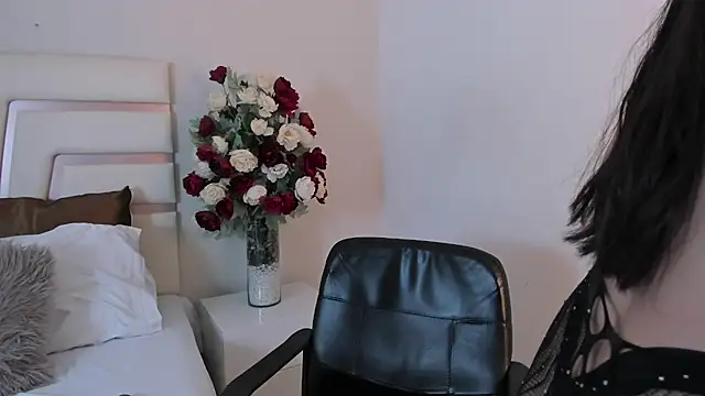 CamilaSofiia online show from 02.11.25