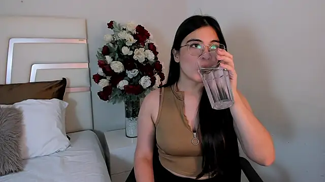 CamilaSofiia online show from 02.19.25