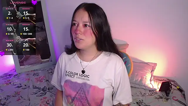 Snapshot of Lexie_Thompson10 chatting on 10.20.25 Lexie Thompson10 online show from 10.20.25