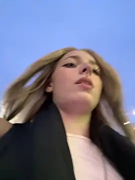 LoraaDoll online show from 10.28.25